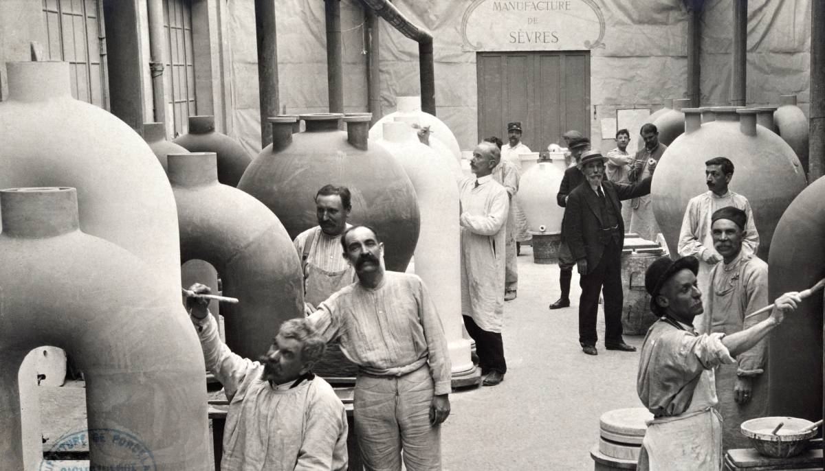 Sèvres transformed into an armaments factory, 1916