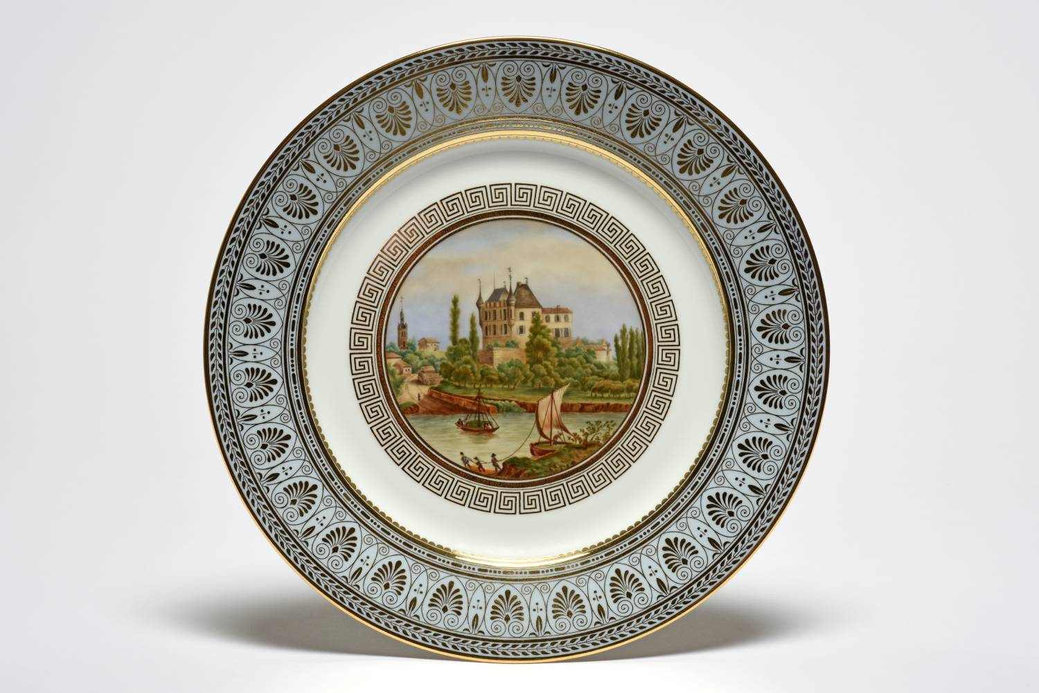 Une assiette du service des Petites Vues de France